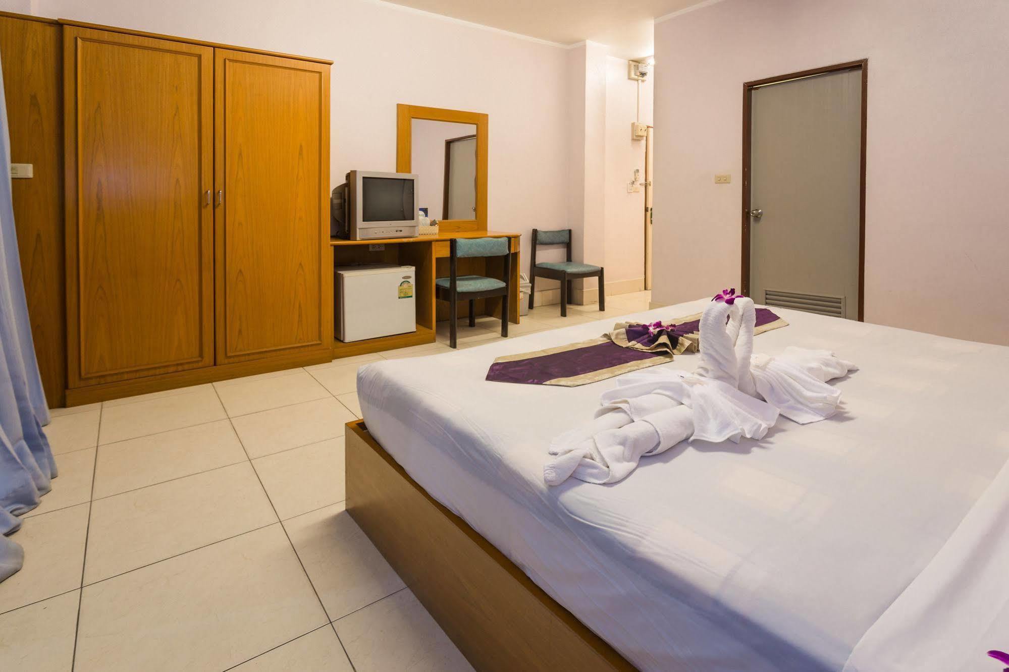 Guesthouse Belvedere Patong Exterior photo