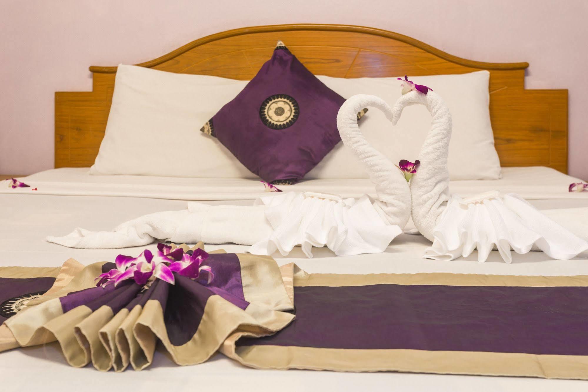 Guesthouse Belvedere Patong Exterior photo